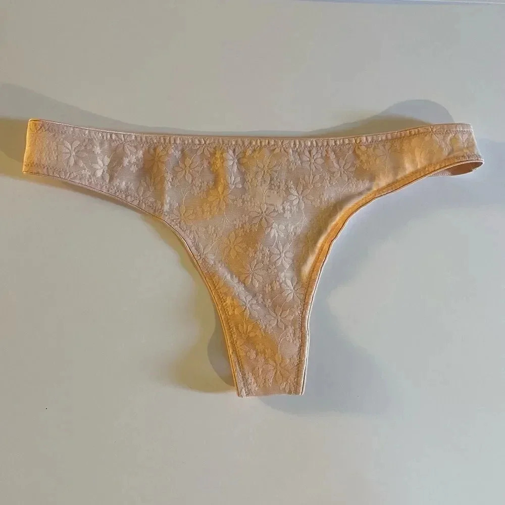 Gap seamless lace thong